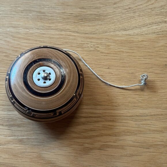 Yo-Yo, Wooden/Carved - Picture 1 of 10
